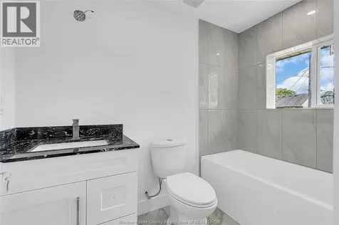 2123 Secord Windsor ON N9B 1T2