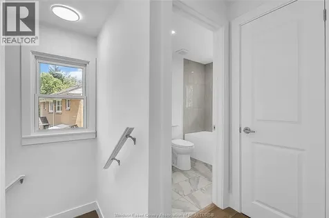 2123 Secord Windsor ON N9B 1T2