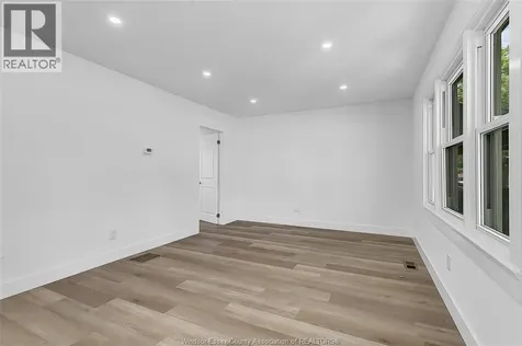2123 Secord Windsor ON N9B 1T2