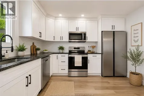 2123 Secord Windsor ON N9B 1T2