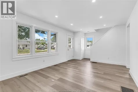 2123 Secord Windsor ON N9B 1T2