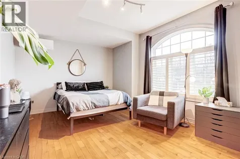 67 Newcombe Road Dundas ON L9H 7T3