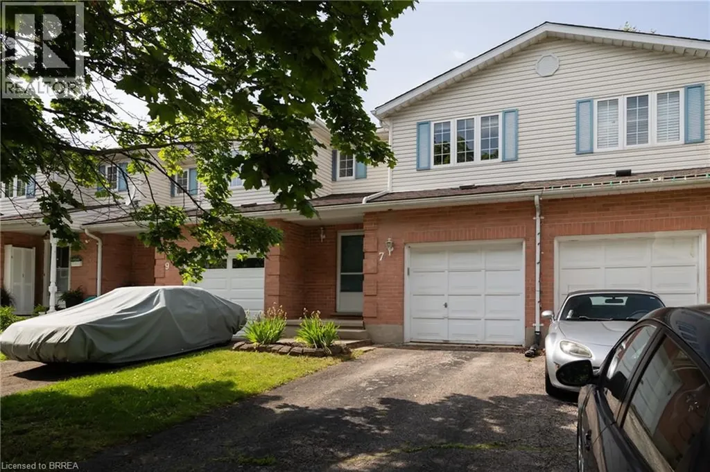 7 Graystone Court Paris ON N3L 3Y1