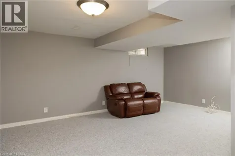 7 Graystone Court Paris ON N3L 3Y1