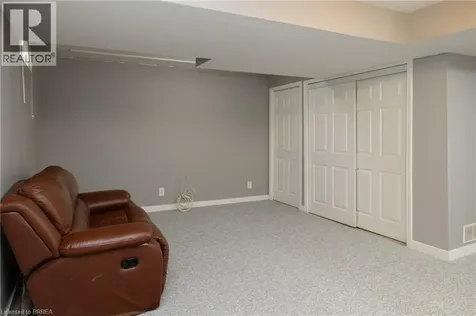 7 Graystone Court Paris ON N3L 3Y1