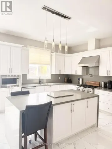 100 Trail Boulevard Springwater (centre Vespra) ON L9X 0S7