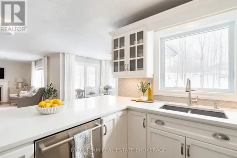 1 Pineview Drive Oro-medonte ON L0L 2L0