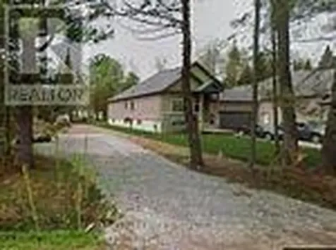 3196 Beach Avenue Innisfil ON L9S 2K6