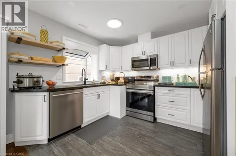 22 North Heights Road Toronto ON M9B 2T1