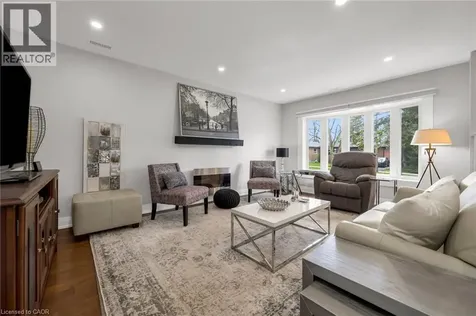 22 North Heights Road Toronto ON M9B 2T1