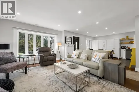 22 North Heights Road Toronto ON M9B 2T1