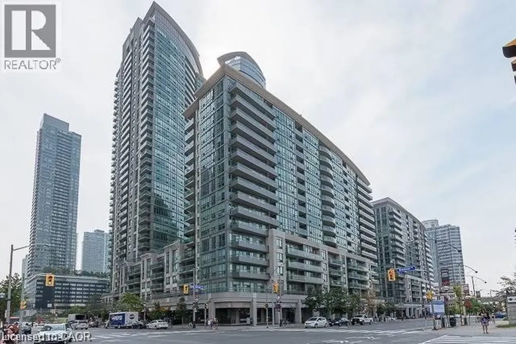 51 Lower Simcoe Street Toronto ON M5J 3A2