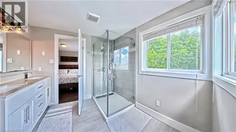 40 Mccormick Drive Cambridge ON N3C 4C9