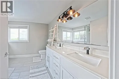40 Mccormick Drive Cambridge ON N3C 4C9