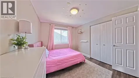 40 Mccormick Drive Cambridge ON N3C 4C9
