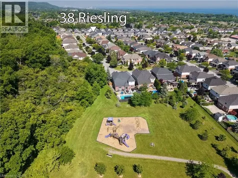 38 Riesling Street Grimsby ON L3M 0L2