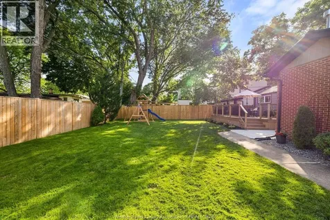 2 Summer Court Windsor ON N9E 1R1