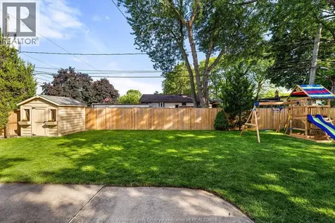 2 Summer Court Windsor ON N9E 1R1