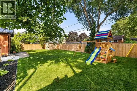 2 Summer Court Windsor ON N9E 1R1
