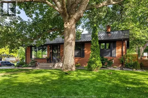 2 Summer Court Windsor ON N9E 1R1