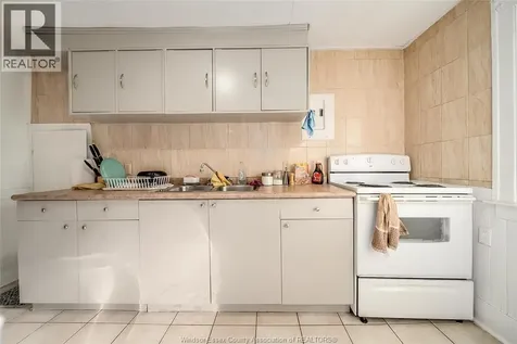 1531 Windsor Avenue Windsor ON N8X 3M3