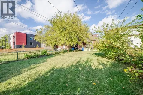 1531 Windsor Avenue Windsor ON N8X 3M3