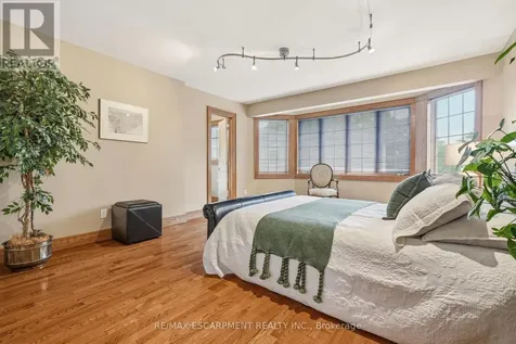 28 Millcreek Court Hamilton (ancaster) ON L9G 4Z3