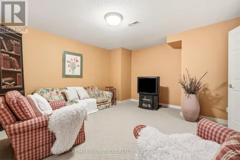 28 Millcreek Court Hamilton (ancaster) ON L9G 4Z3