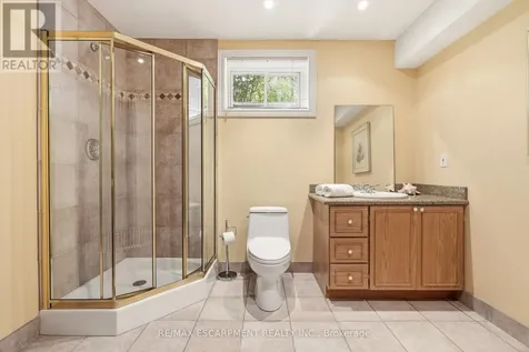 28 Millcreek Court Hamilton (ancaster) ON L9G 4Z3