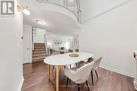 286 Hamilton Drive Hamilton (ancaster) ON L9G 4W6