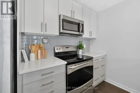 218 Parnian Private Ottawa ON K2J 4H7
