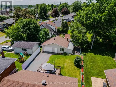 202 Susan Avenue Cornwall ON K6J 2C5