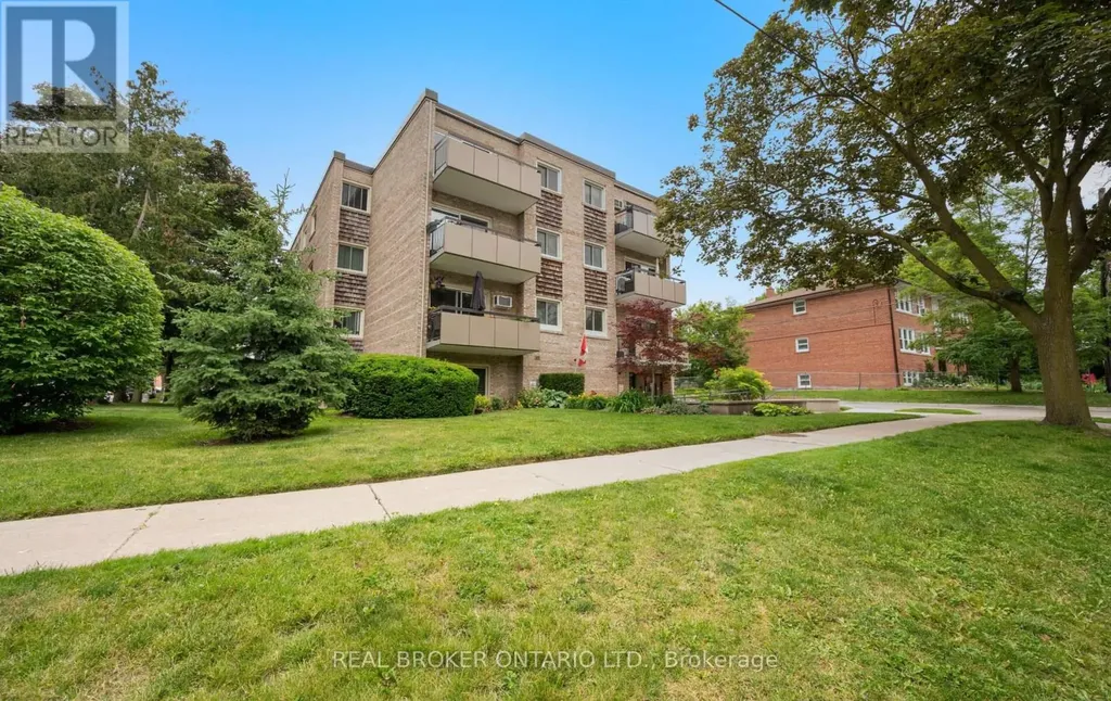 21 Elizabeth Street South Richmond Hill (mill Pond) ON L4C 3V5