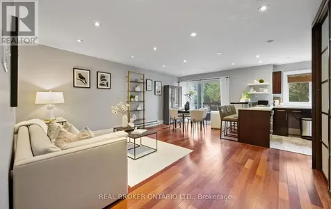21 Elizabeth Street South Richmond Hill (mill Pond) ON L4C 3V5