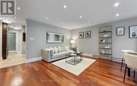 21 Elizabeth Street South Richmond Hill (mill Pond) ON L4C 3V5