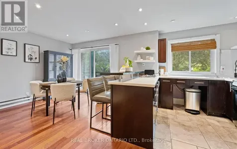 21 Elizabeth Street South Richmond Hill (mill Pond) ON L4C 3V5