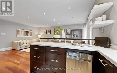 21 Elizabeth Street South Richmond Hill (mill Pond) ON L4C 3V5