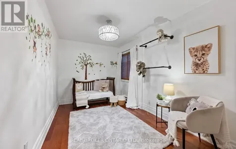 21 Elizabeth Street South Richmond Hill (mill Pond) ON L4C 3V5