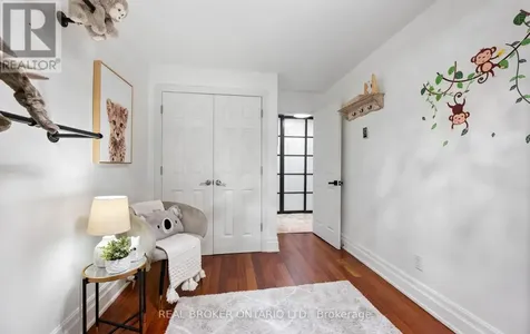 21 Elizabeth Street South Richmond Hill (mill Pond) ON L4C 3V5