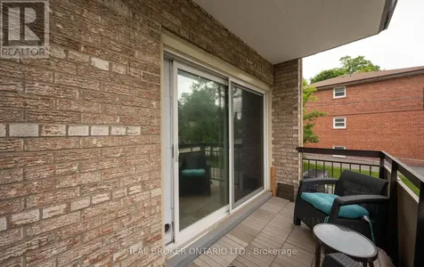 21 Elizabeth Street South Richmond Hill (mill Pond) ON L4C 3V5