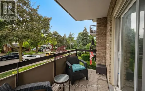 21 Elizabeth Street South Richmond Hill (mill Pond) ON L4C 3V5