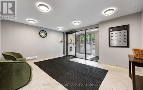 21 Elizabeth Street South Richmond Hill (mill Pond) ON L4C 3V5