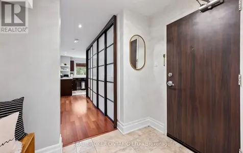 21 Elizabeth Street South Richmond Hill (mill Pond) ON L4C 3V5