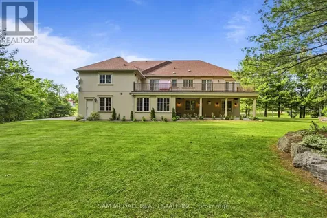 65 Kingswood Drive King ON L7B 1K8