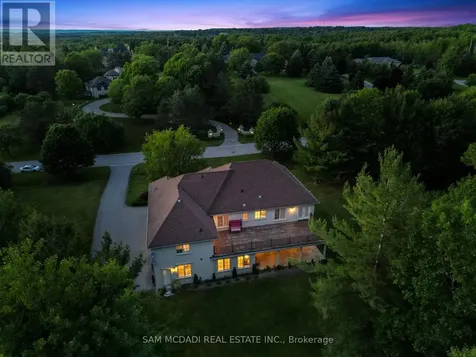 65 Kingswood Drive King ON L7B 1K8