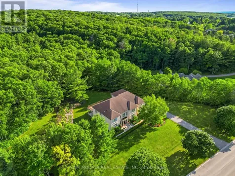 65 Kingswood Drive King ON L7B 1K8