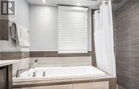 2012 Dorval Avenue Ottawa ON K1G 2N8