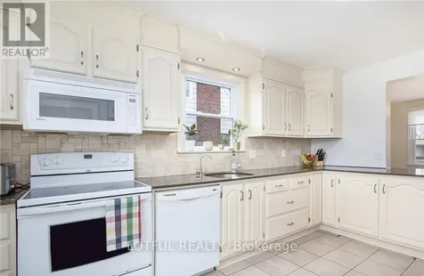 2012 Dorval Avenue Ottawa ON K1G 2N8