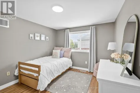 4 Beardmore Crescent Halton Hills (ac Acton) ON L7J 2Y9