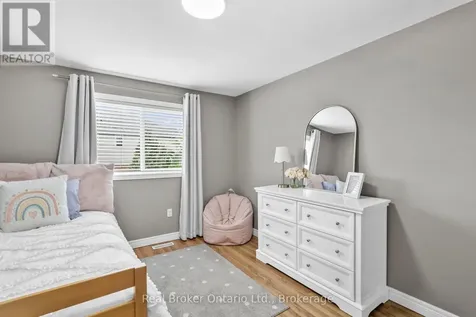 4 Beardmore Crescent Halton Hills (ac Acton) ON L7J 2Y9